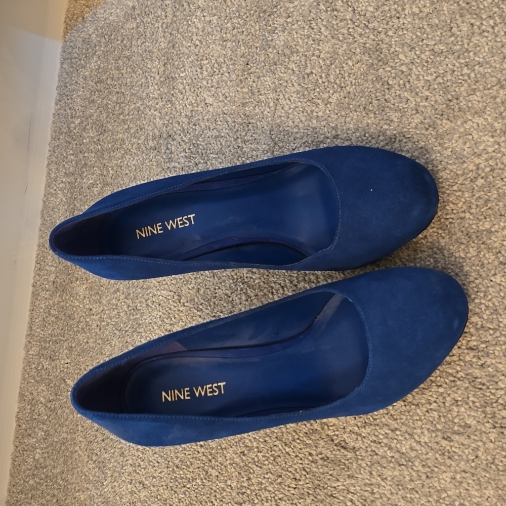 Size 7 blue suede Nine West Heels never worn